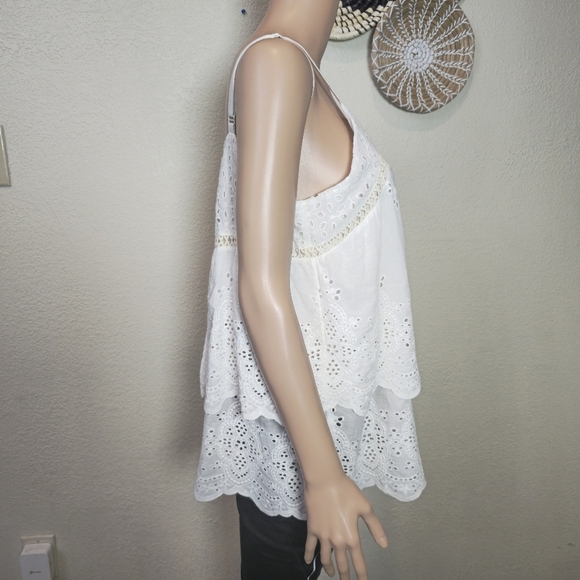 Umgee Size Medium  Crochet  Ruffle Top Blouse white - Picture 3 of 10